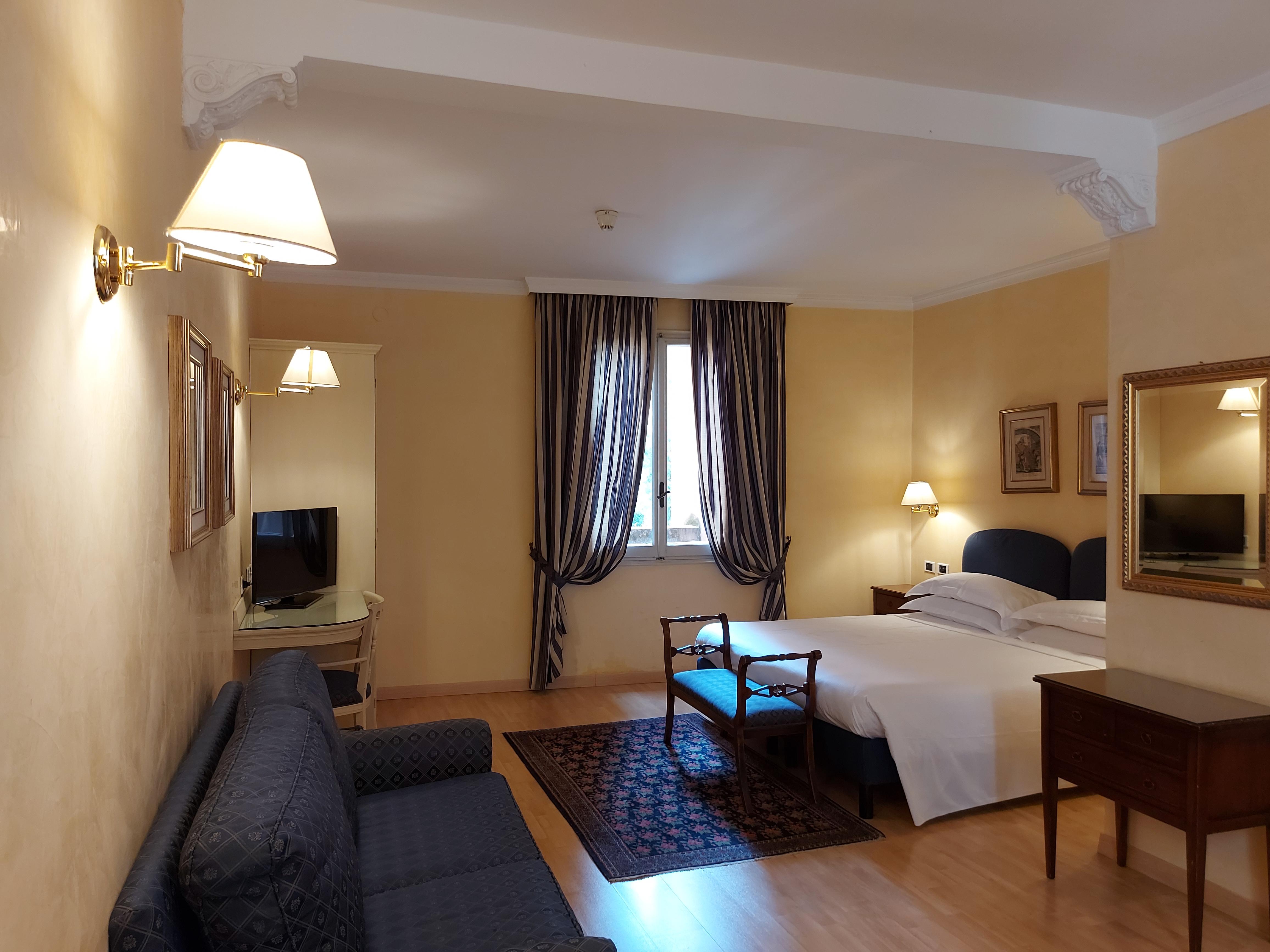 Phi Canalgrande Hotel